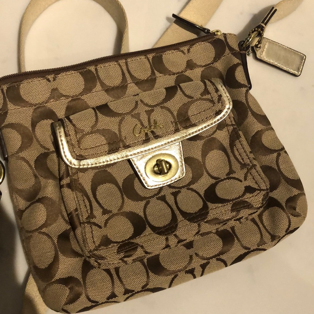 Coach Signature Penelope Gold Swingpack Crossbody
